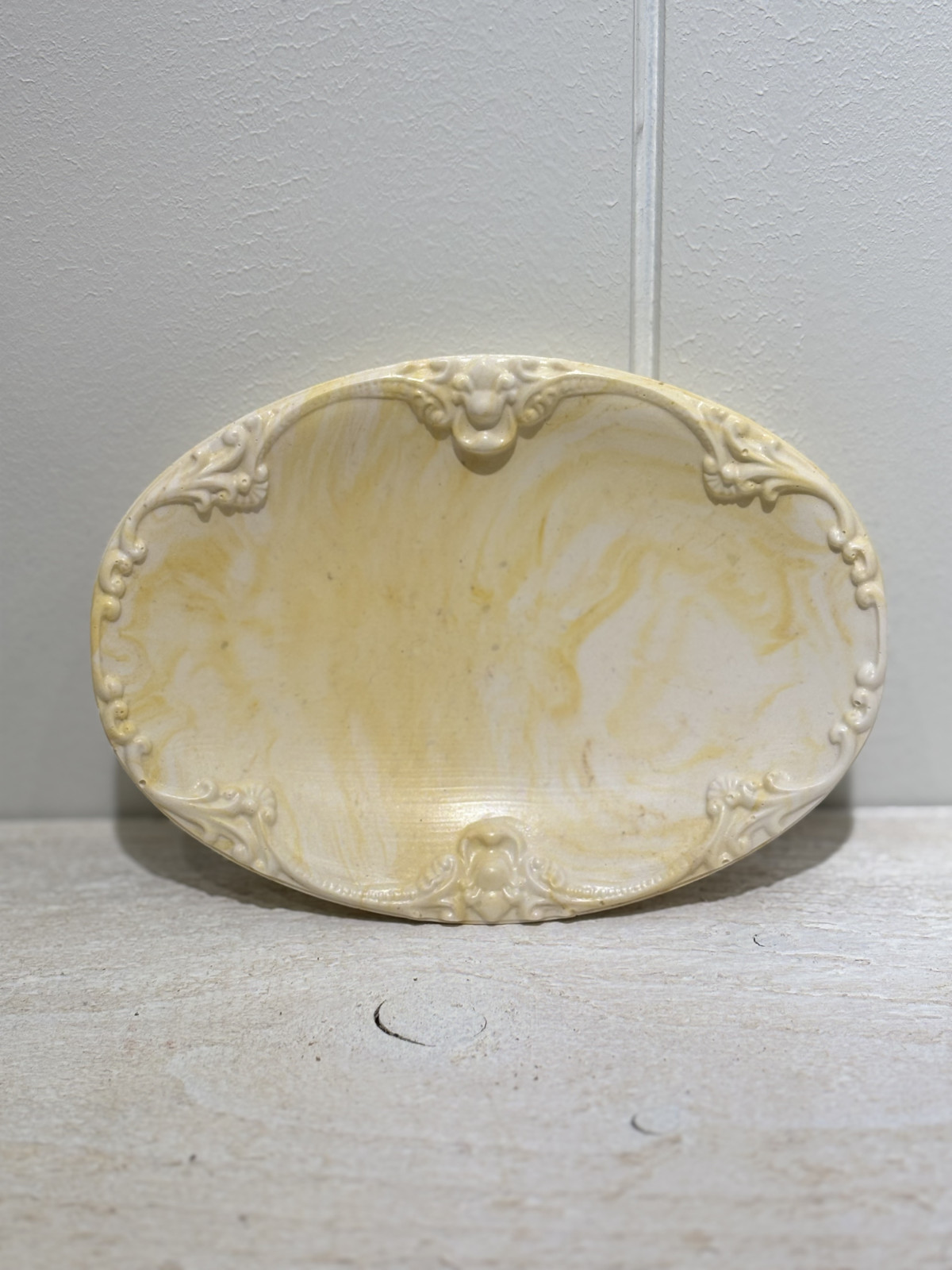 Vide-poche en jesmonite marbré jaune 