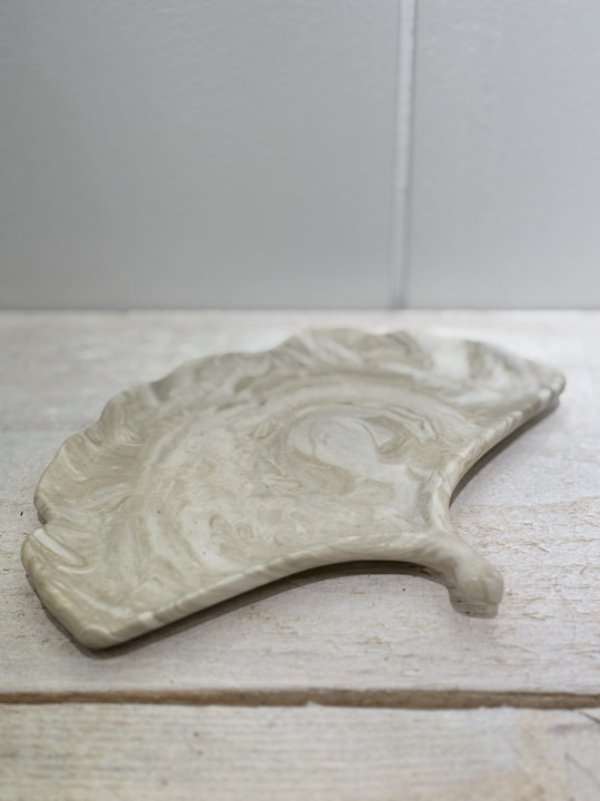 Plateau / vide poche feuille de gynko, marbre kaki