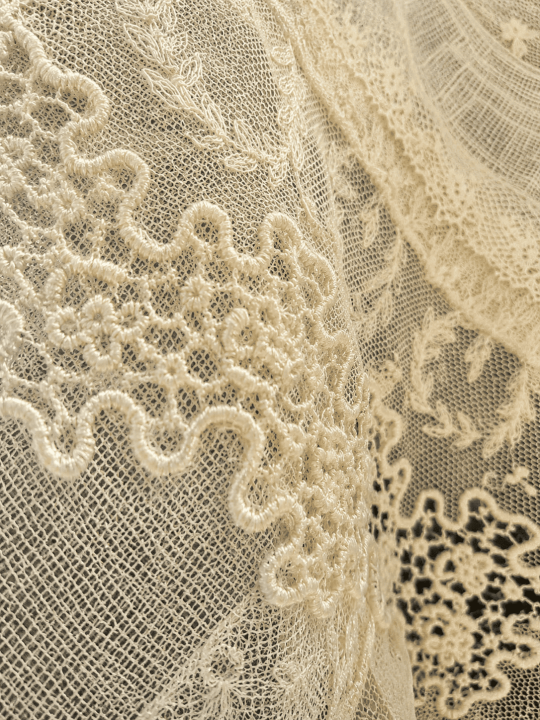 Étole écrue en lin et dentelle ancienne  Accessoire de cérémonie bohème chic