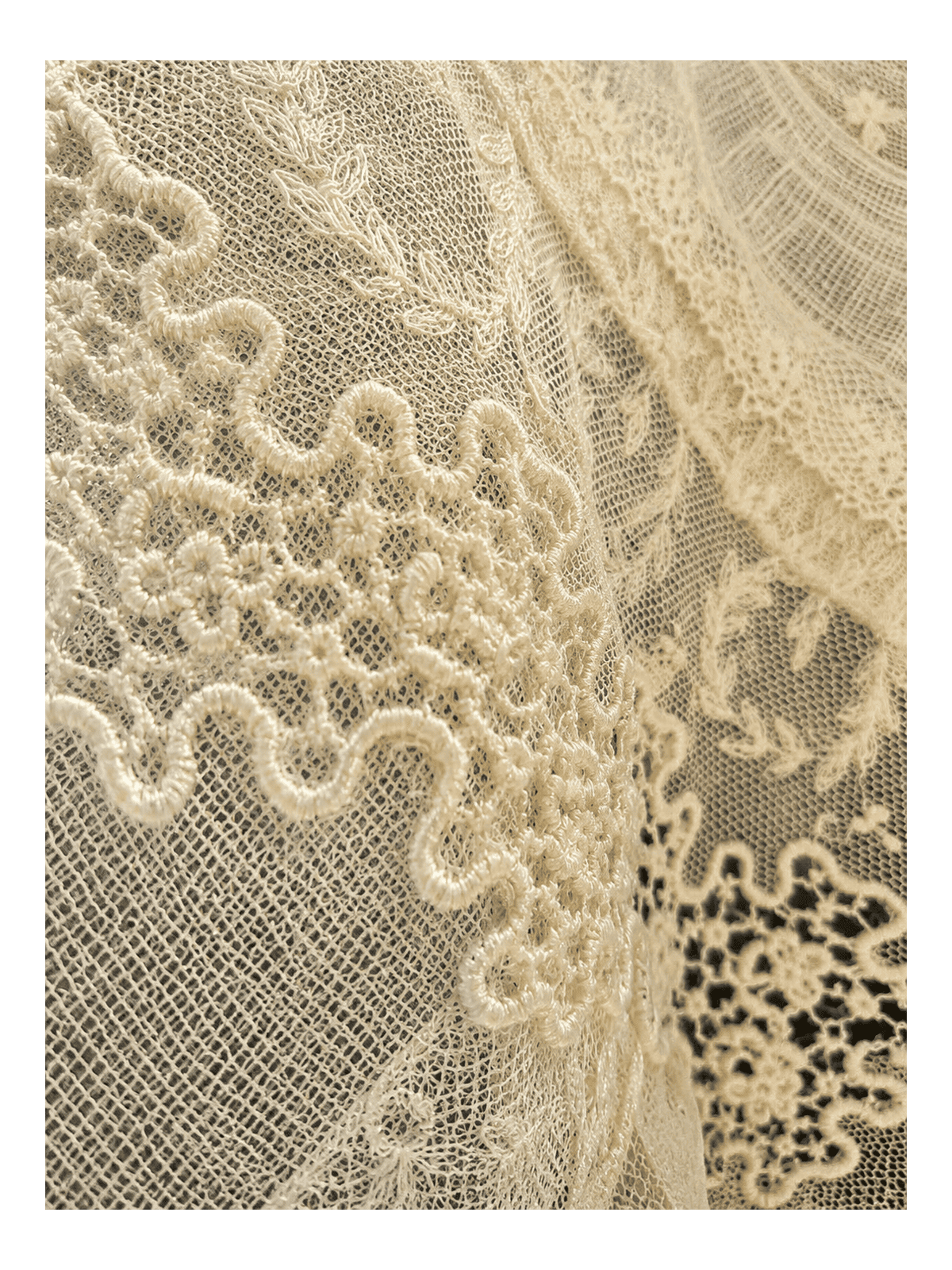 Étole écrue en lin et dentelle ancienne  Accessoire de cérémonie bohème chic