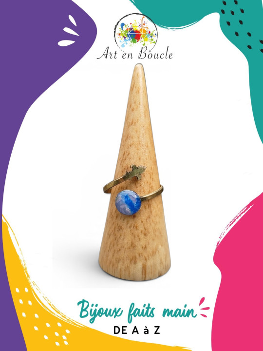 Bague unique en laiton fleur de lys et perle de tableau bleue