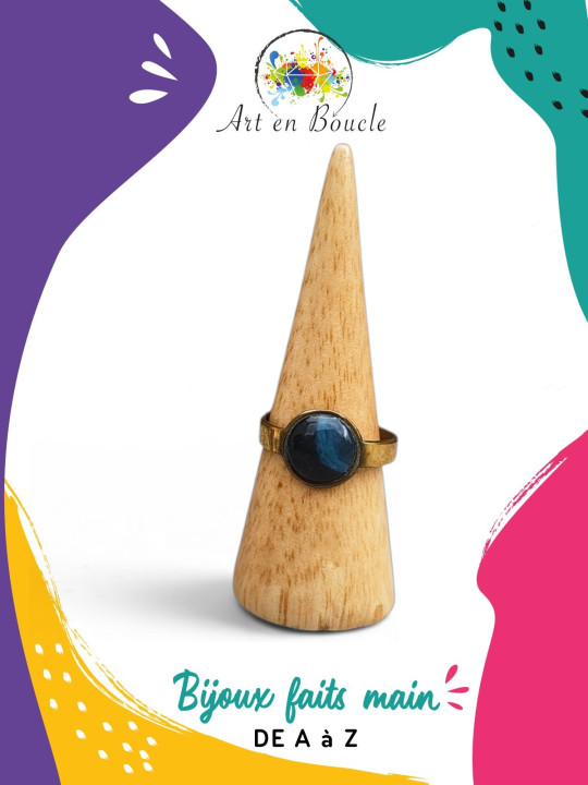Bague moyen âge artisanale réglable en laiton perle de tableau bleu noir
