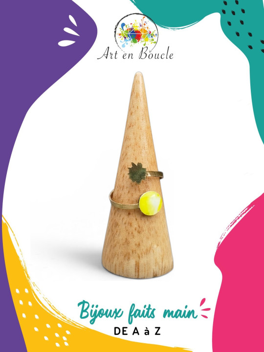 Bague fleur artisanale réglable en laiton perle de tableau jaune