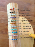 Bracelet en pierres naturelles sur chaîne en acier inoxydable argent rhodié