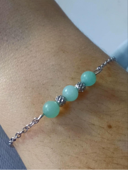 Bracelet en pierres naturelles sur chaîne en acier inoxydable argent rhodié