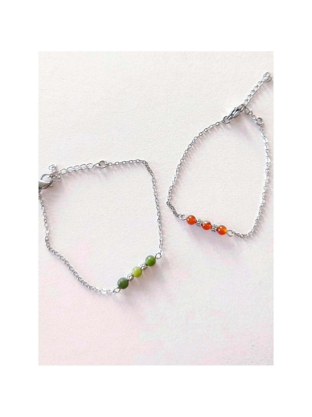 Bracelet en pierres naturelles sur chaîne en acier inoxydable argent rhodié