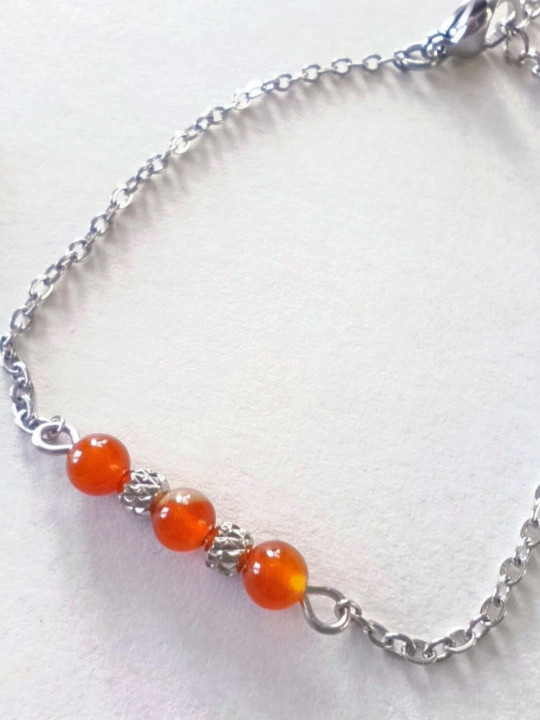 Bracelet en pierres naturelles sur chaîne en acier inoxydable argent rhodié