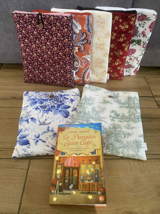 Housse de livre format broché – personnalisable – fait main