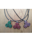 Collier Triskel modelé à la main 