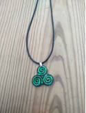 Collier Triskel modelé à la main 