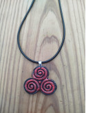Collier Triskel modelé à la main 