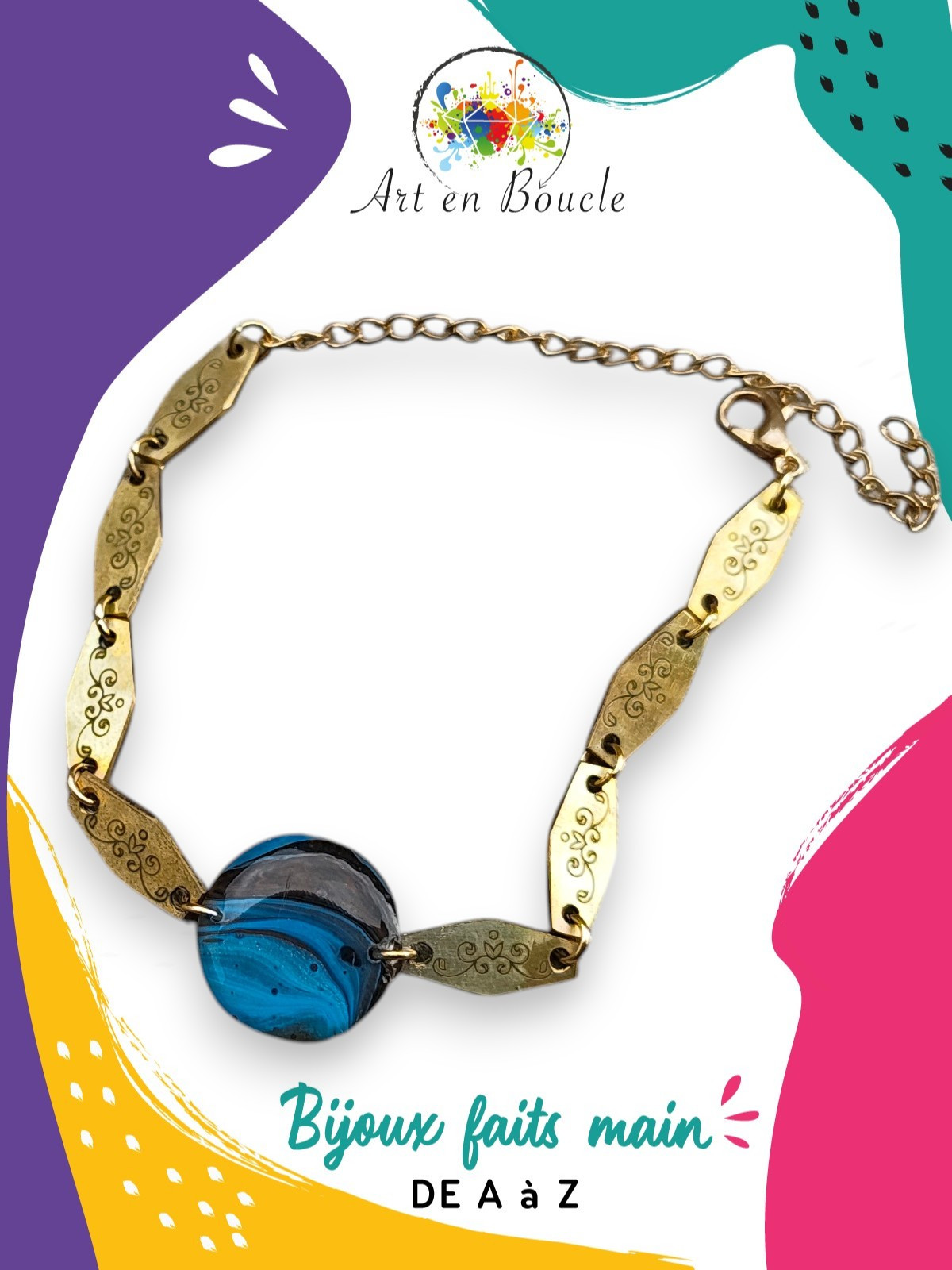 Bracelet gravé artisanal en laiton et perle de tableau bleue