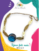 Bracelet gravé artisanal en laiton et perle de tableau bleue
