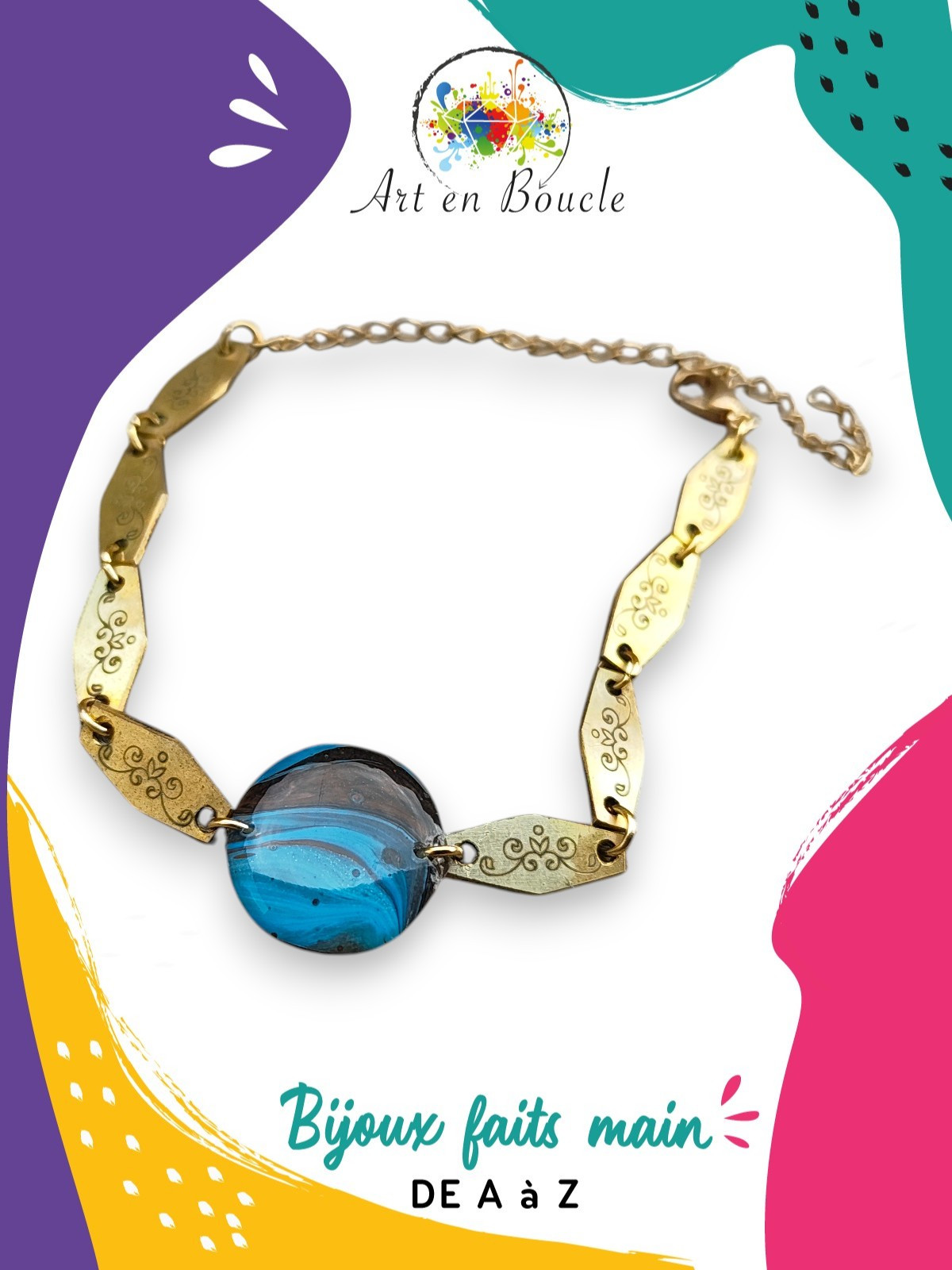 Bracelet gravé artisanal en laiton et perle de tableau bleue