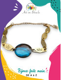 Bracelet gravé artisanal en laiton et perle de tableau bleue