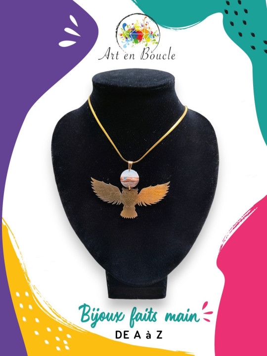 Collier artisanal chouette en laiton et sa perle de tableau bleue noire et bronze