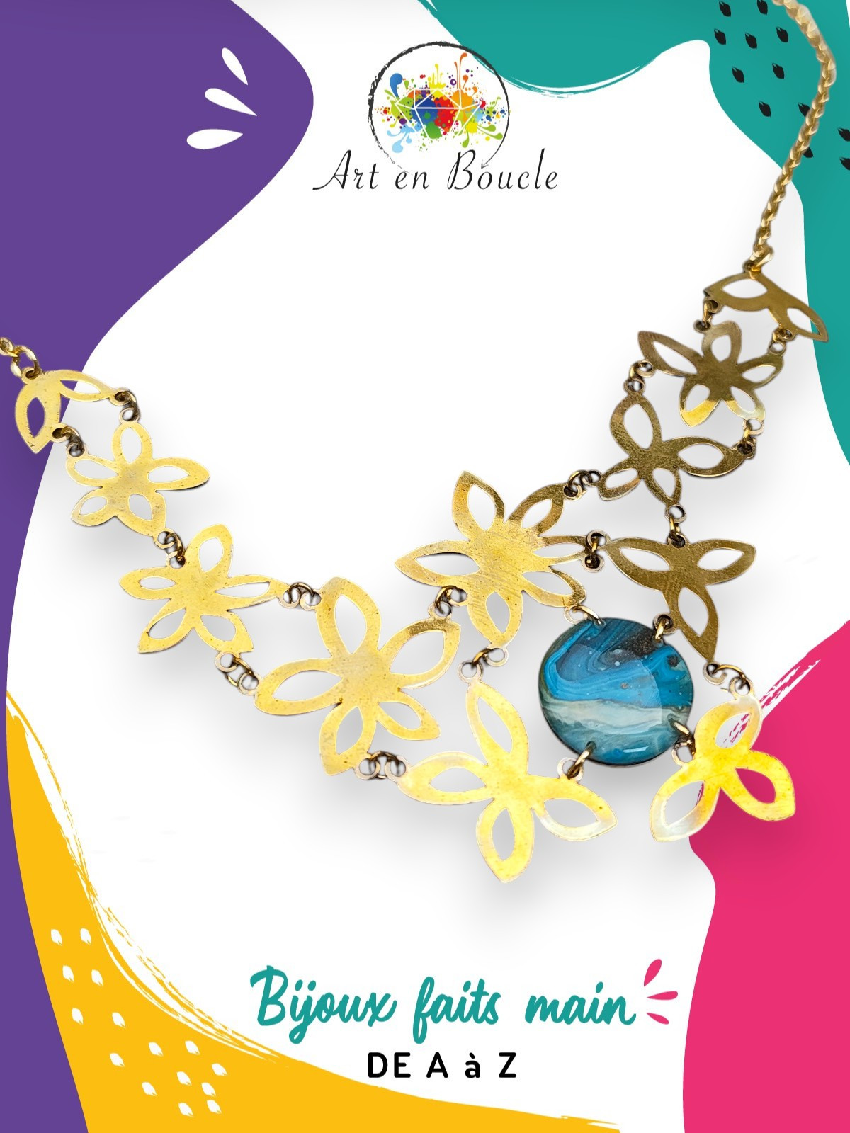Collier artisanal composition printanière en laiton et sa perle de tableau bleue