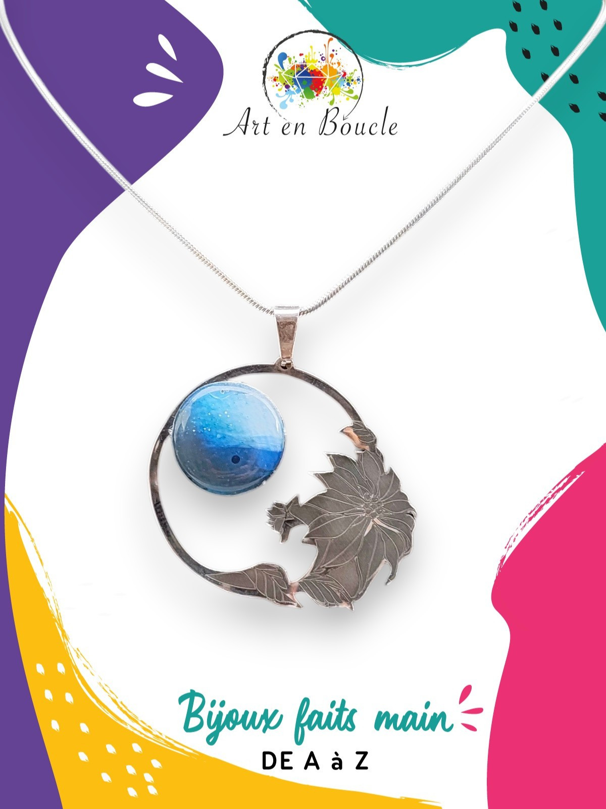 Collier cercle fleuri artisanal en acier inoxydable et sa perle de tableau bleue