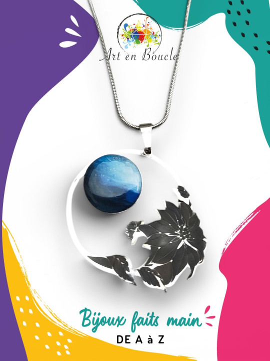 Collier cercle fleuri artisanal en acier inoxydable et sa perle de tableau bleue