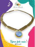 Collier Moyen-Âge Marquise artisanal en laiton et sa perle de tableau rosée