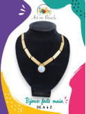 Collier Moyen-Âge Marquise artisanal en laiton et sa perle de tableau rosée
