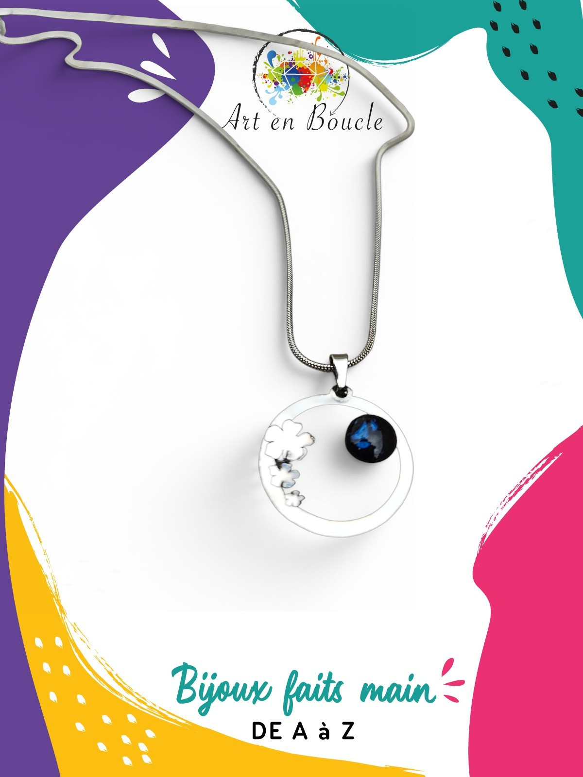Collier délicat cercle de fleurs artisanal en acier inoxydable et sa perle de tableau noire et bleue
