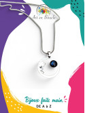 Collier délicat cercle de fleurs artisanal en acier inoxydable et sa perle de tableau noire et bleue