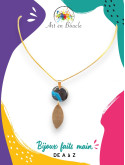Collier plume artisanal en laiton et sa perle de tableau bleue noire