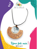 Collier tribal artisanal en cuivre et sa perle de tableau noire et blanche