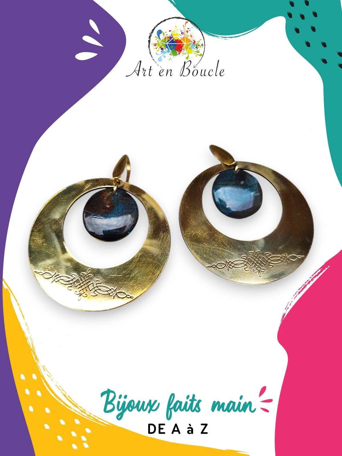 Boucles d'oreille rondes gravées artisanales en laiton et perles de tableau bleu sombre et noir