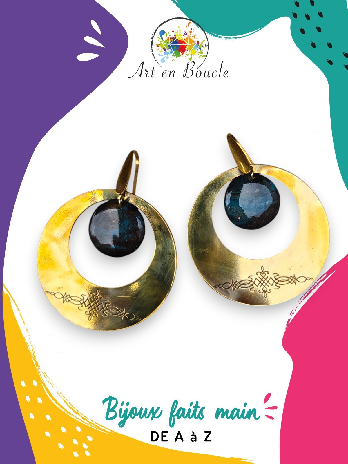 Boucles d'oreille rondes gravées artisanales en laiton et perles de tableau bleu sombre et noir