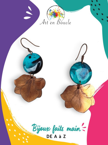 Boucles d'oreille Hortensia artisanales en cuivre et perles de tableau bleues