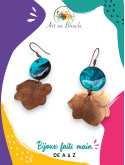 Boucles d'oreille Hortensia artisanales en cuivre et perles de tableau bleues