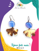 Boucles d'oreille feuille de Gingko artisanales en cuivre et perles de tableau bleu rose