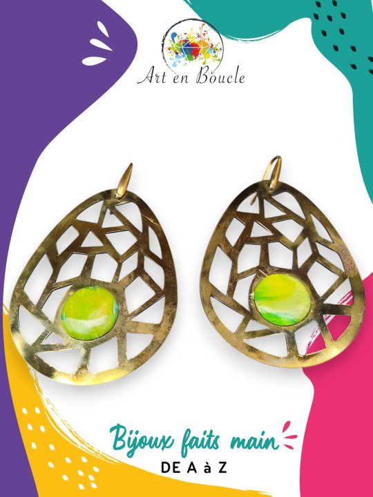 Grandes Boucles d'oreille géométriques artisanales en laiton et perles de tableau vertes