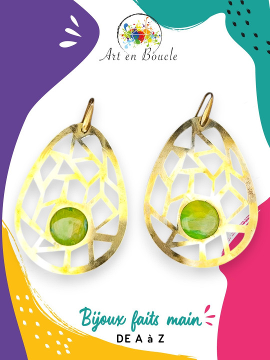 Grandes Boucles d'oreille géométriques artisanales en laiton et perles de tableau vertes