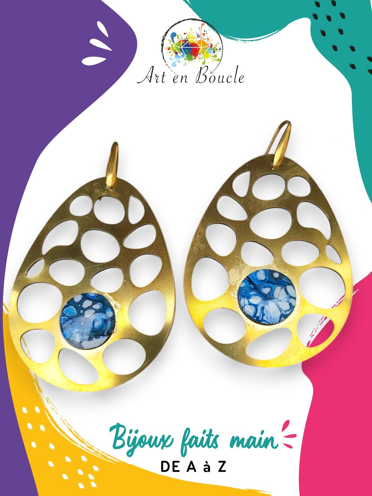 Grandes Boucles d'oreille motifs ronds artisanales en laiton et perles de tableau bleues cellules