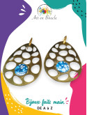 Grandes Boucles d'oreille motifs ronds artisanales en laiton et perles de tableau bleues cellules