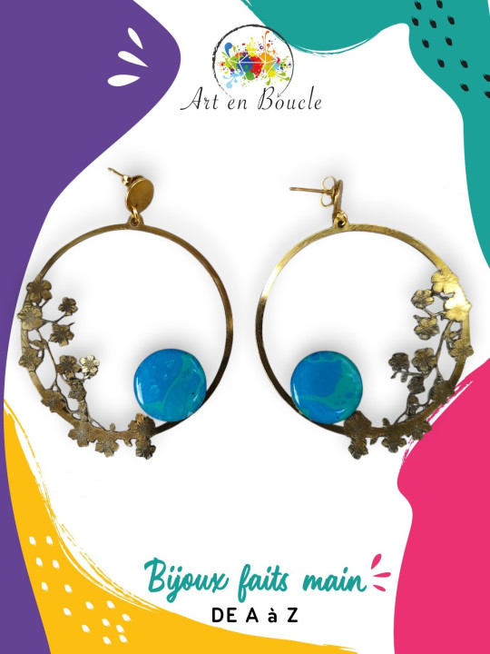 Grandes Boucles d'oreille cercle fin et branches de cerisier artisanales en laiton et perles de tableau bleu et vert