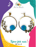 Grandes Boucles d'oreille cercle fin et branches de cerisier artisanales en laiton et perles de tableau bleu et vert