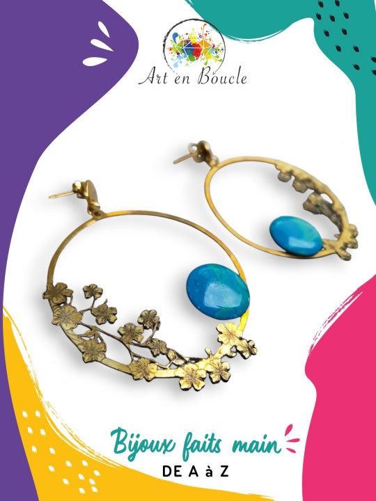 Grandes Boucles d'oreille cercle fin et branches de cerisier artisanales en laiton et perles de tableau bleu et vert