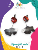 Boucles d'oreilles Gingko longues artisanales en acier inoxydable et perles de tableau rouge et noir