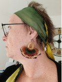 Boucle d'oreilles en coquillage et plumes naturelles