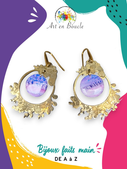 Boucles d'oreilles Manga fleuri artisanales en laiton et perles de tableau rose