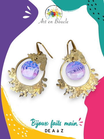 Boucles d'oreilles Manga fleuri artisanales en laiton et perles de tableau rose