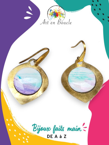 Boucles d'oreilles oblongues artisanales en laiton et perles de tableau parme