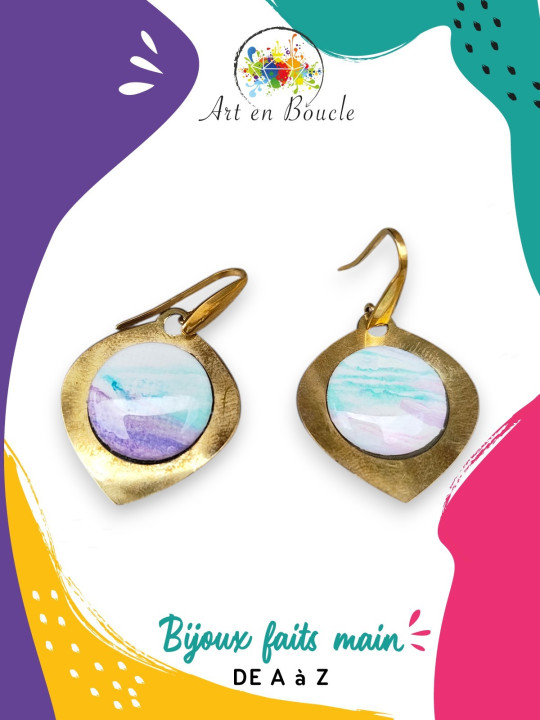 Boucles d'oreilles oblongues artisanales en laiton et perles de tableau parme