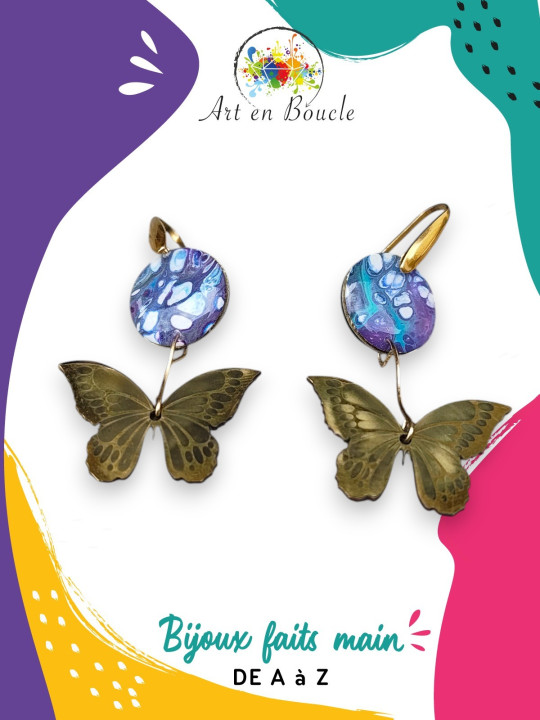 Boucles d'oreilles Papillon artisanales en laiton et perles de tableau violet et bleu cellule