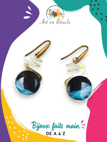 Boucles d'oreilles Zigzag artisanales en laiton et perles de tableau noir / bleu