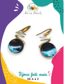 Boucles d'oreilles Zigzag artisanales en laiton et perles de tableau noir / bleu